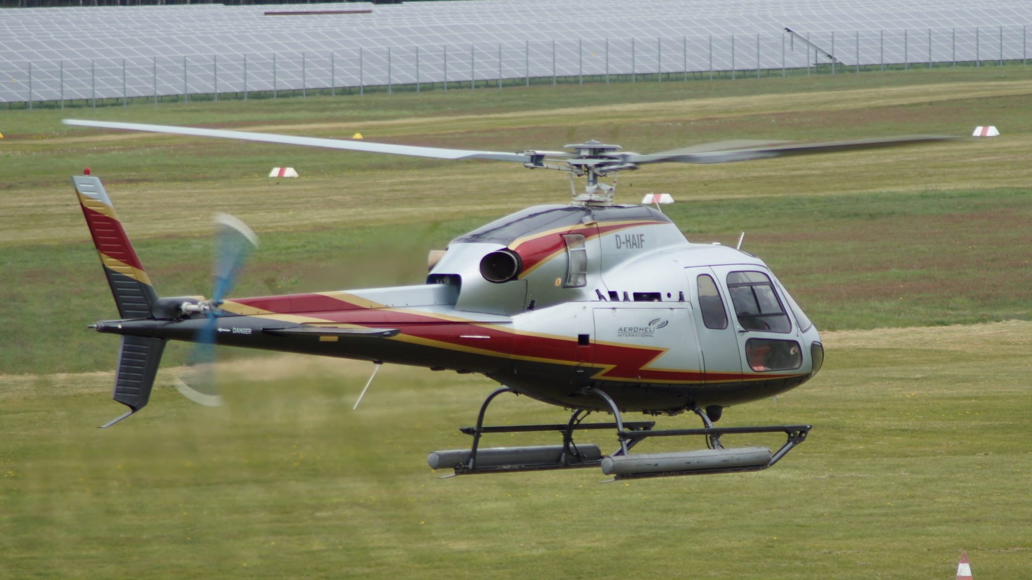 Hubschrauberrundflug für bis zu drei Personen – Flughafen Cottbus